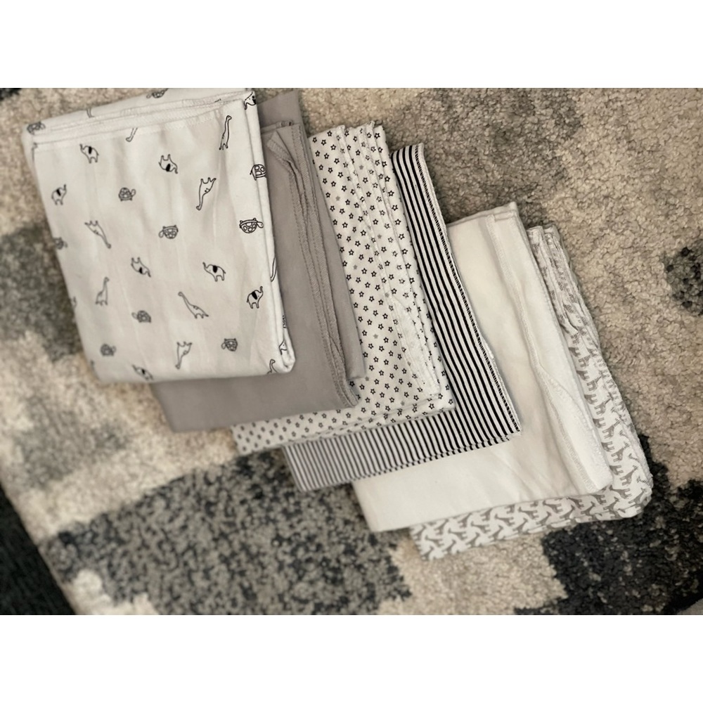 Never used 6 carters Receiving blankets